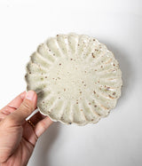 Kinjo Hiromu "Chrysanthemum Plate"