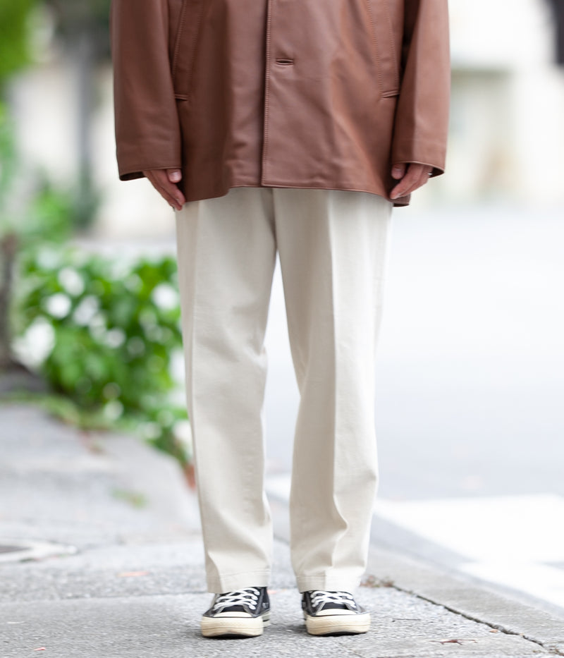 FARAH "Cotton brushed twill Two Tuck Wide Tapered Pants"
