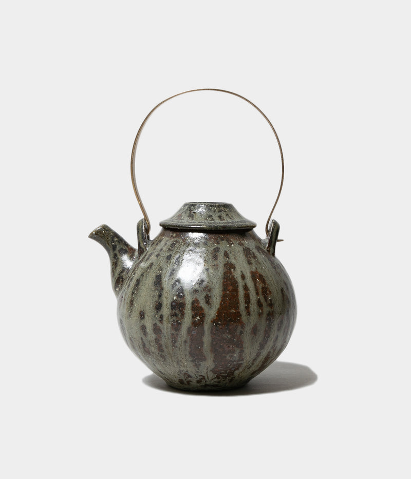 Kinjo Hiromu "Ash-glazed earthenware teapot"