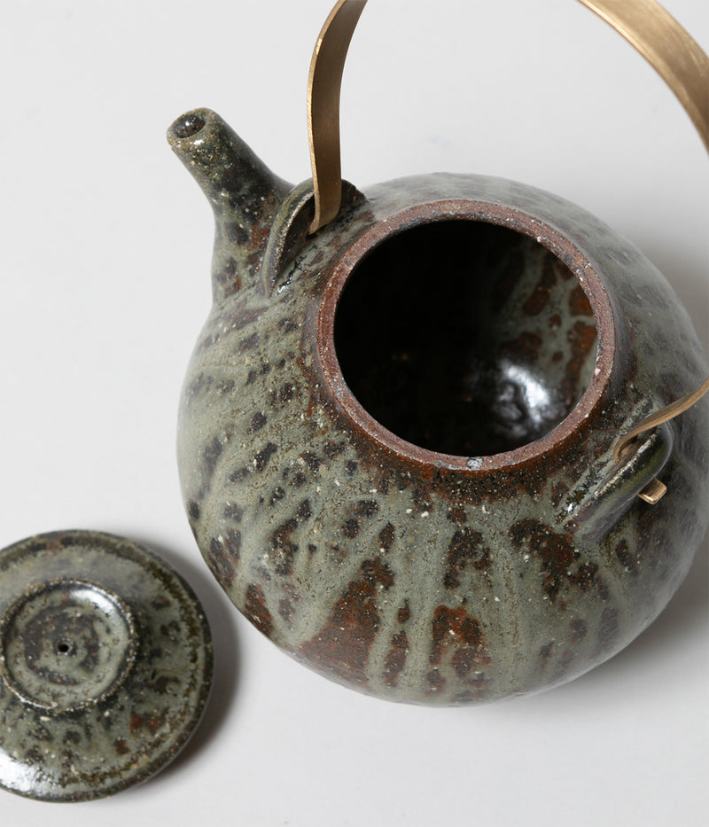 Kinjo Hiromu "Ash-glazed earthenware teapot"