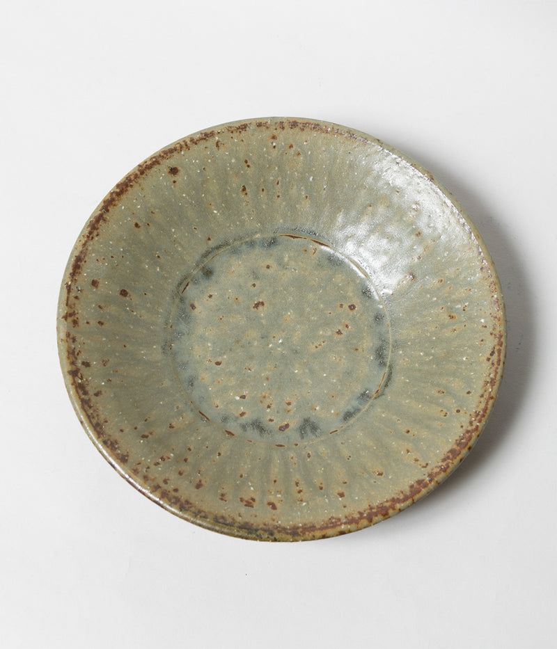 Kinjo Hiromu "Ash-glazed flat bowl"