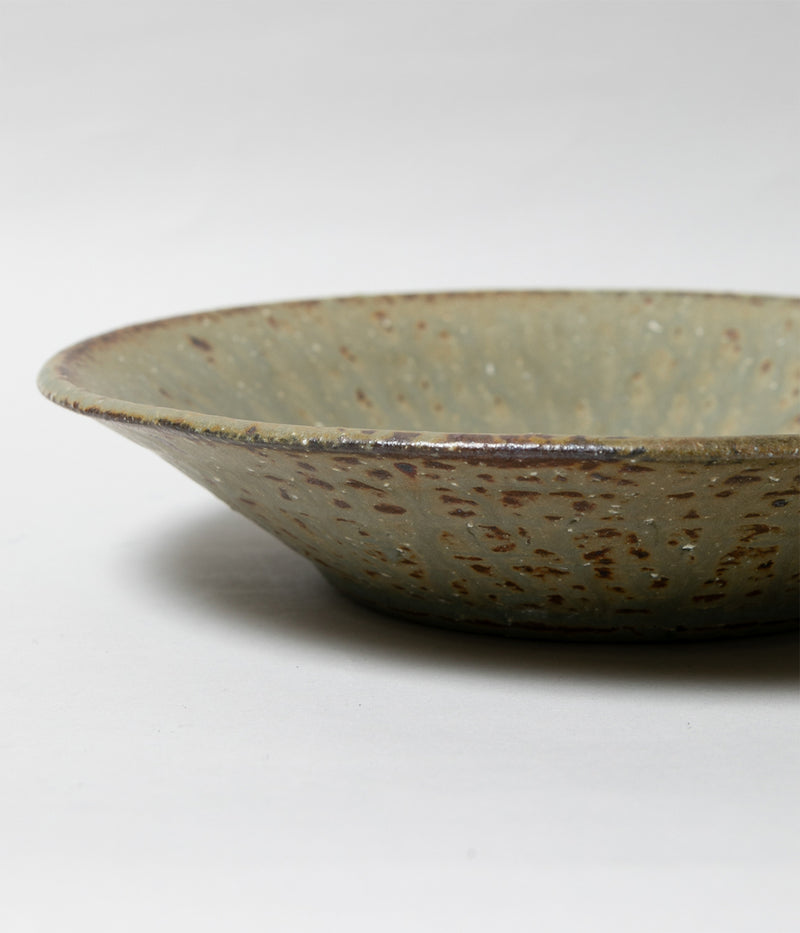 Kinjo Hiromu "Ash-glazed flat bowl"