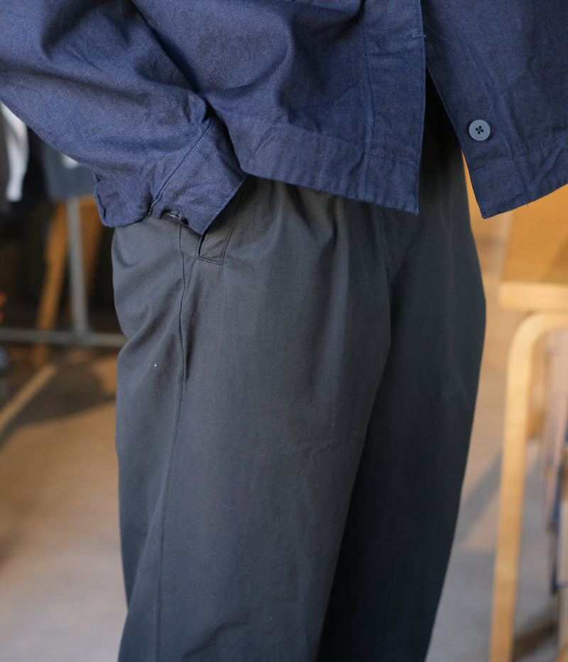 STILL BY HAND "PT02253"Garment-dye deep tuck pants