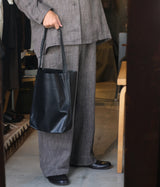 seya. "SEYA X ISAAC REINA CHASEN HOBO / MEDIUM / OIL LEATHER"