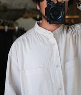 STILL BY HAND "SH03263" Garment-dye band collar shirt