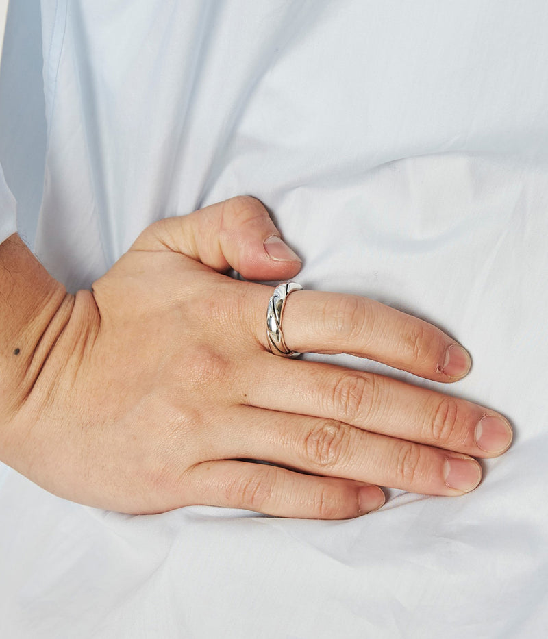 XOLO JEWELRY "Single Twist Ring"