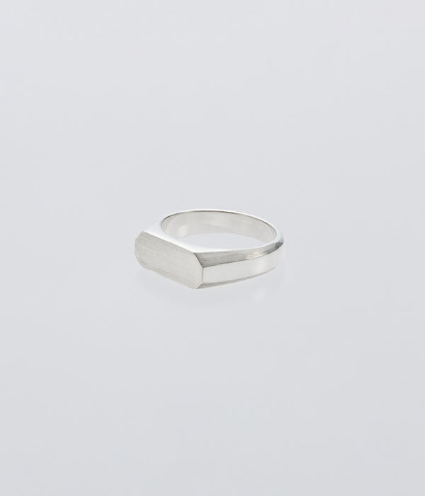 XOLO JEWELRY "Signet Ring with Hair Line -Thick-"