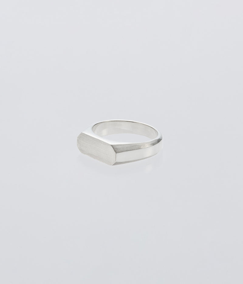 XOLO JEWELRY "Signet Ring with Hair Line -Thick-"